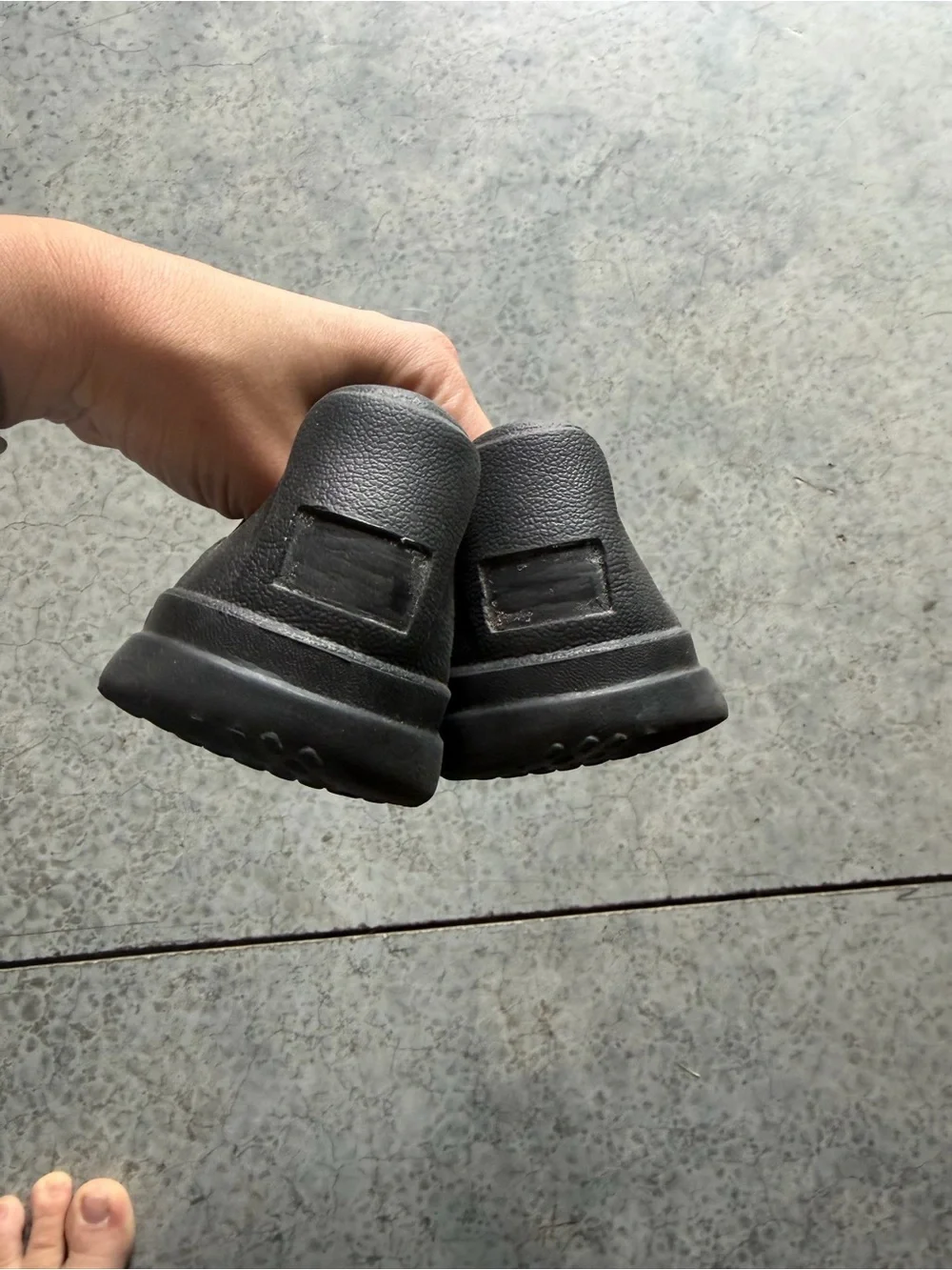 Kids Water Slip-On Clogs in Black